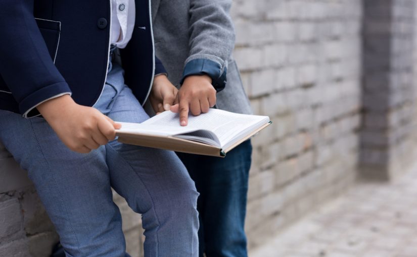 Dylematy związane z zgodną wymową dotyczą raz po raz większą ilości dzieci .